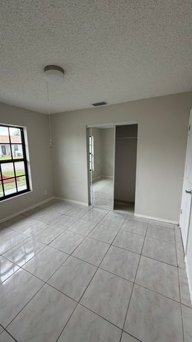 5460 S Lakewood Cir S S C, Margate, FL 33063