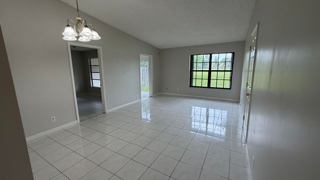 5460 S Lakewood Cir S S C, Margate, FL 33063