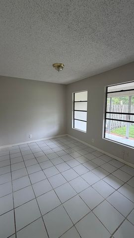 5460 S Lakewood Cir S S C, Margate, FL 33063
