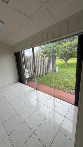 5460 S Lakewood Cir S S C, Margate, FL 33063