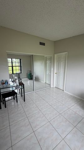 5460 S Lakewood Cir S S C, Margate, FL 33063