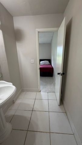 5460 S Lakewood Cir S S C, Margate, FL 33063