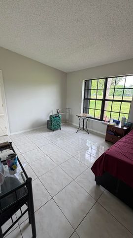 5460 S Lakewood Cir S S C, Margate, FL 33063