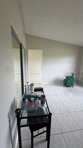 5460 S Lakewood Cir S S C, Margate, FL 33063