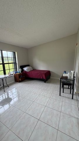 5460 S Lakewood Cir S S C, Margate, FL 33063
