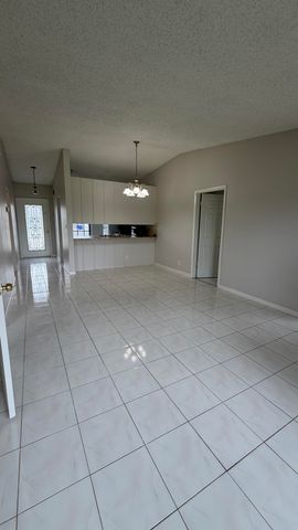 5460 S Lakewood Cir S S C, Margate, FL 33063