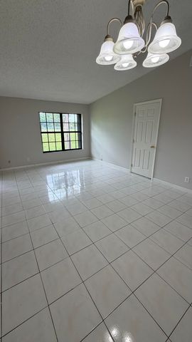 5460 S Lakewood Cir S S C, Margate, FL 33063