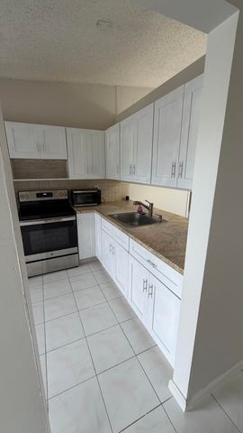 5460 S Lakewood Cir S S C, Margate, FL 33063