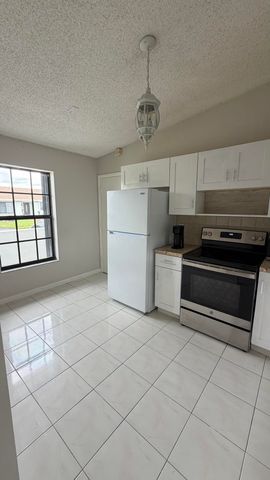 5460 S Lakewood Cir S S C, Margate, FL 33063