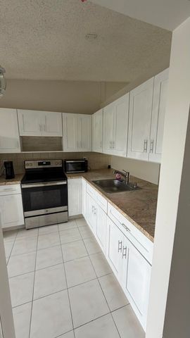 5460 S Lakewood Cir S S C, Margate, FL 33063