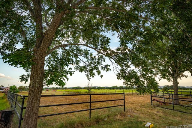 2307 Fm 3240, Bandera, TX 78003