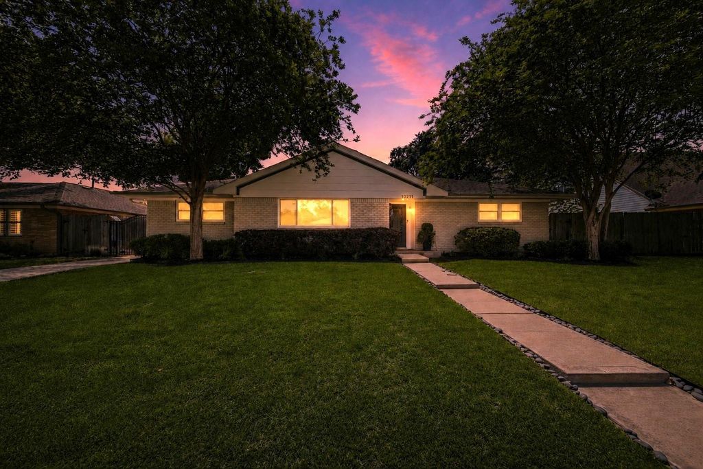 10211 Cliffwood Drive, Houston, TX 77035