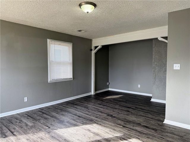 6004 E 152nd Street, Grandview, MO 64030