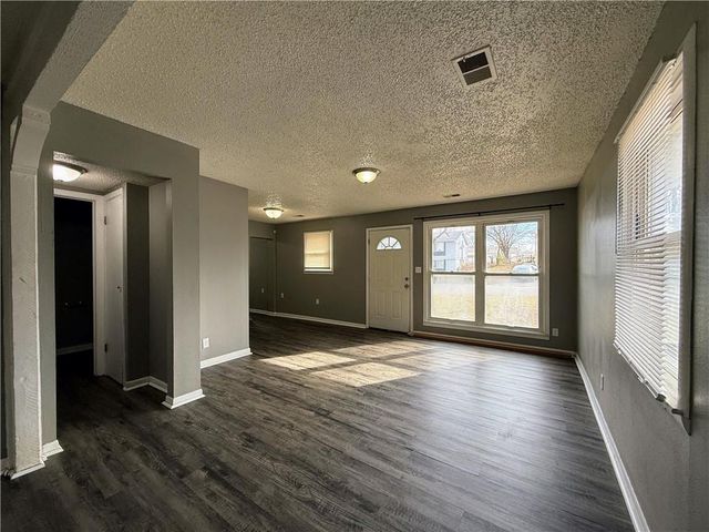 6004 E 152nd Street, Grandview, MO 64030