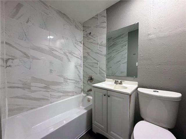 6004 E 152nd Street, Grandview, MO 64030