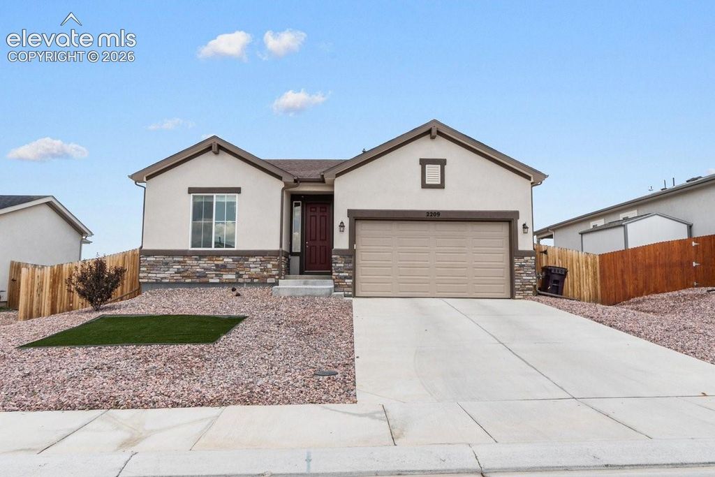 2209 Sunrise Lane, Pueblo, CO 81008 — exterior
