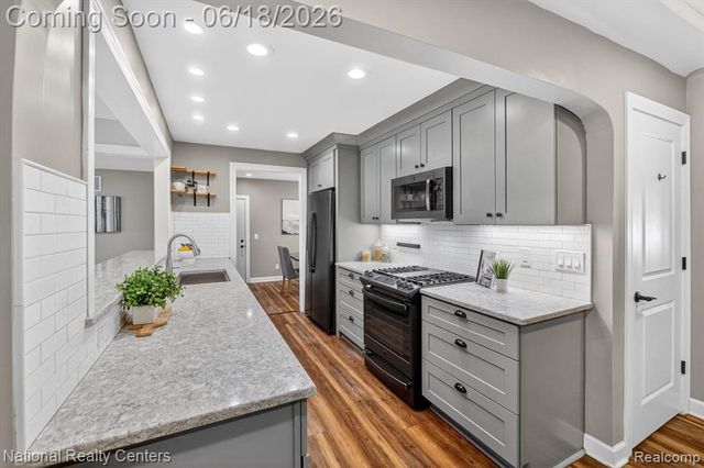 15969 Stamford Street, Livonia, MI 48154
