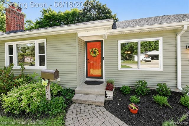 15969 Stamford Street, Livonia, MI 48154