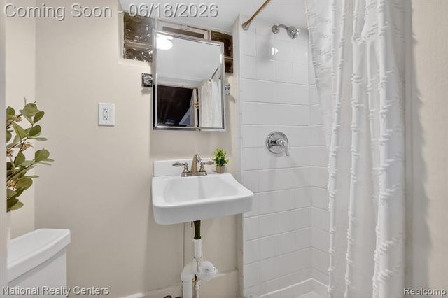 15969 Stamford Street, Livonia, MI 48154