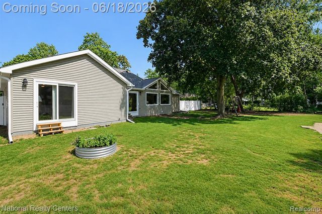 15969 Stamford Street, Livonia, MI 48154