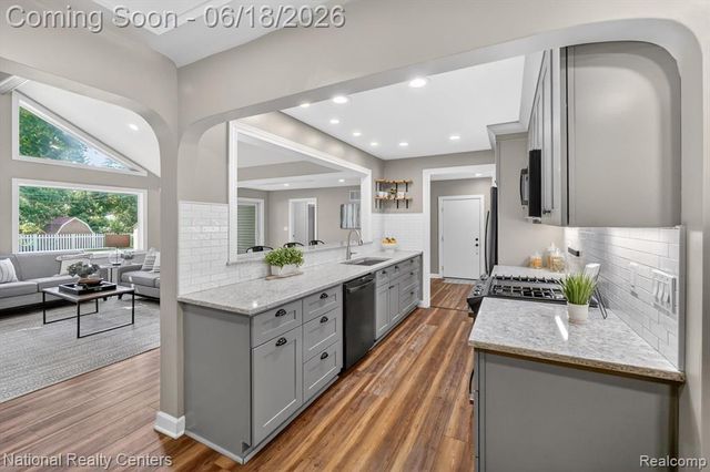 15969 Stamford Street, Livonia, MI 48154
