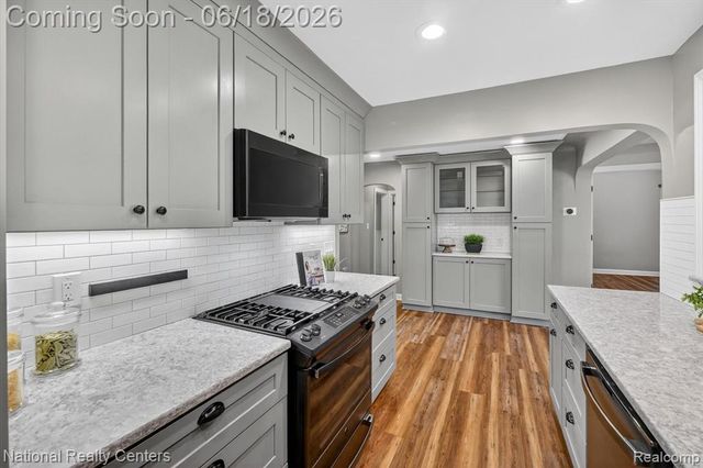 15969 Stamford Street, Livonia, MI 48154