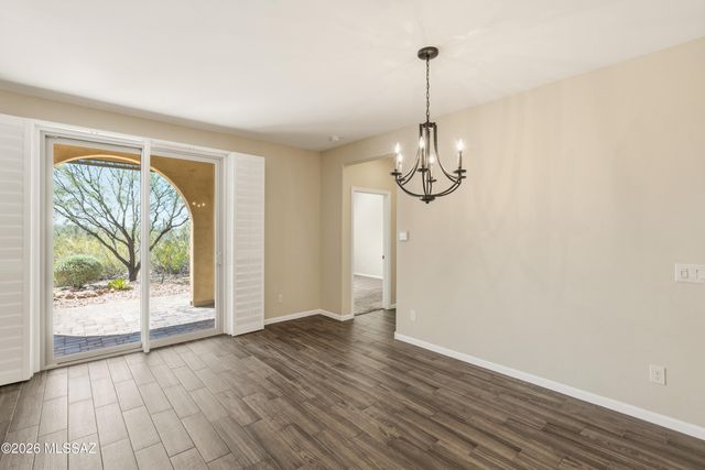 871 N Broken Hills Drive, Green Valley, AZ 85614