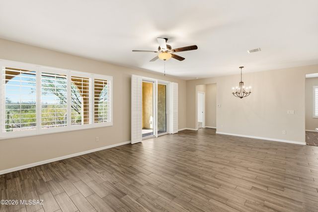 871 N Broken Hills Drive, Green Valley, AZ 85614