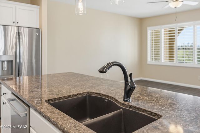 871 N Broken Hills Drive, Green Valley, AZ 85614