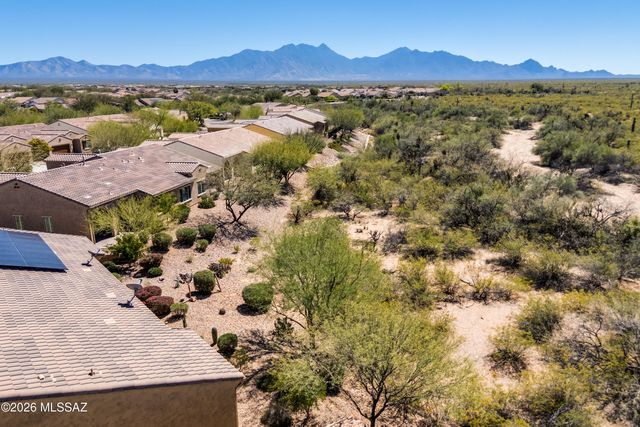 871 N Broken Hills Drive, Green Valley, AZ 85614