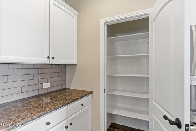 871 N Broken Hills Drive, Green Valley, AZ 85614