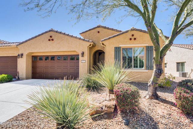 871 N Broken Hills Drive, Green Valley, AZ 85614