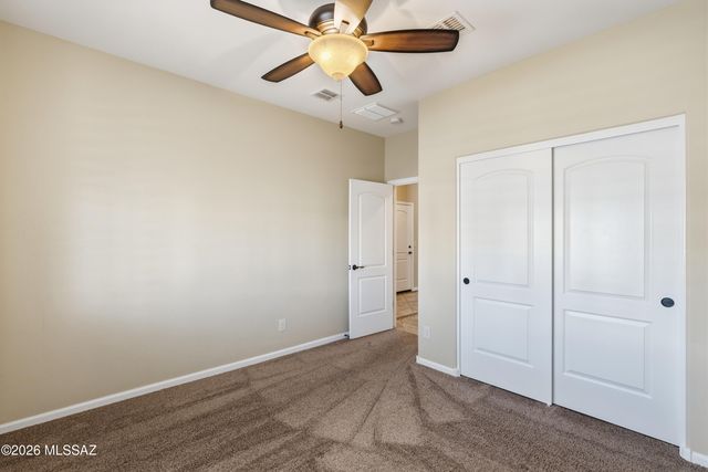 871 N Broken Hills Drive, Green Valley, AZ 85614