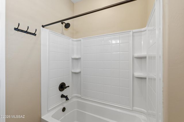 871 N Broken Hills Drive, Green Valley, AZ 85614