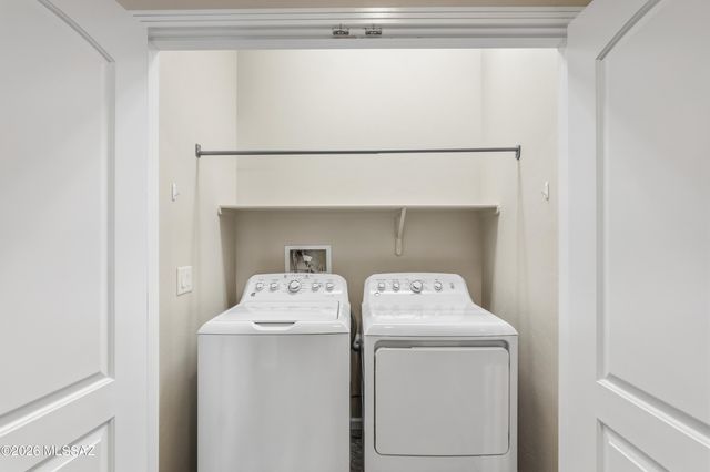 871 N Broken Hills Drive, Green Valley, AZ 85614