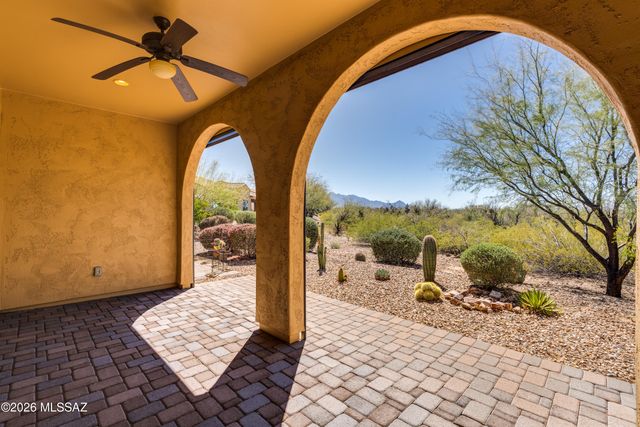 871 N Broken Hills Drive, Green Valley, AZ 85614