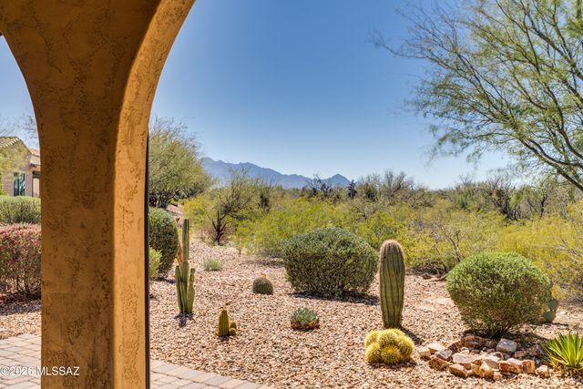 871 N Broken Hills Drive, Green Valley, AZ 85614