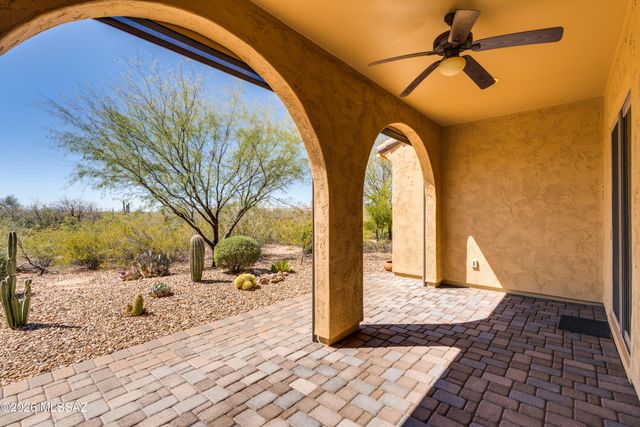 871 N Broken Hills Drive, Green Valley, AZ 85614