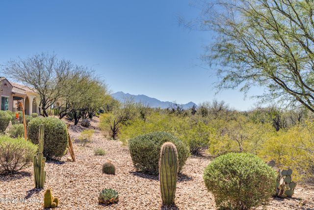 871 N Broken Hills Drive, Green Valley, AZ 85614