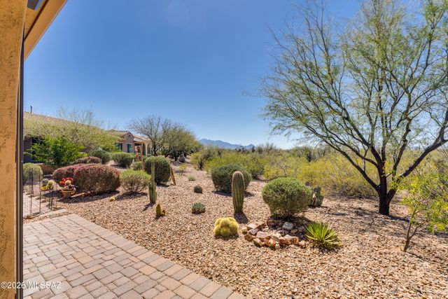 871 N Broken Hills Drive, Green Valley, AZ 85614