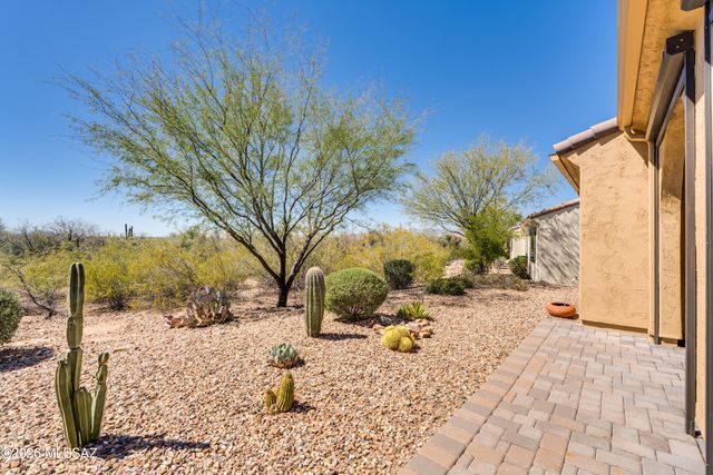 871 N Broken Hills Drive, Green Valley, AZ 85614