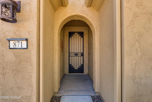 871 N Broken Hills Drive, Green Valley, AZ 85614