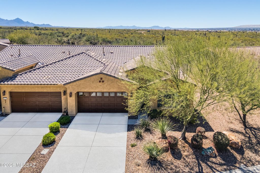 871 N Broken Hills Drive, Green Valley, AZ 85614