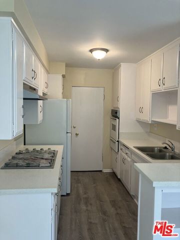 7521 Hampton Avenue 303, West Hollywood, CA 90046