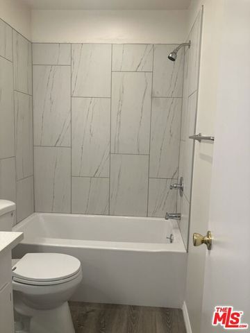 7521 Hampton Avenue 303, West Hollywood, CA 90046