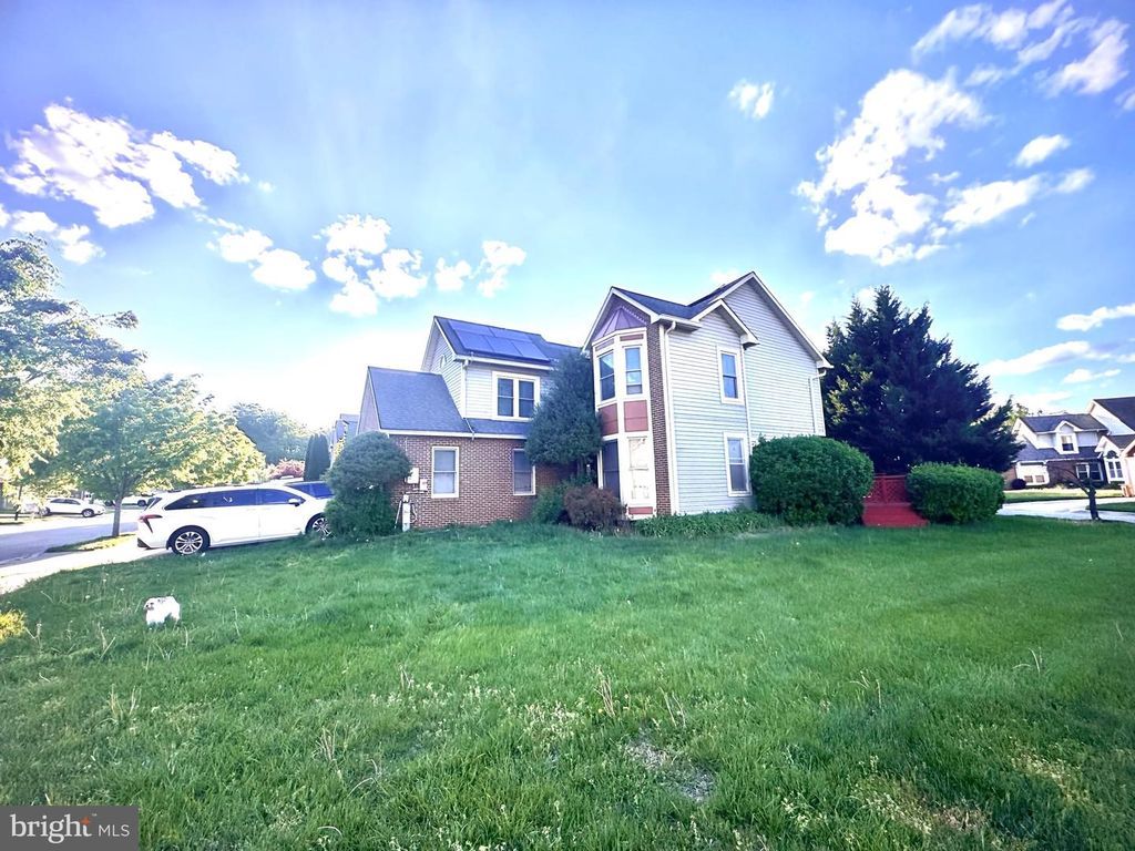 Image 1 of property listing at 9348 CREEKVIEW DR, Laurel, MD 20708