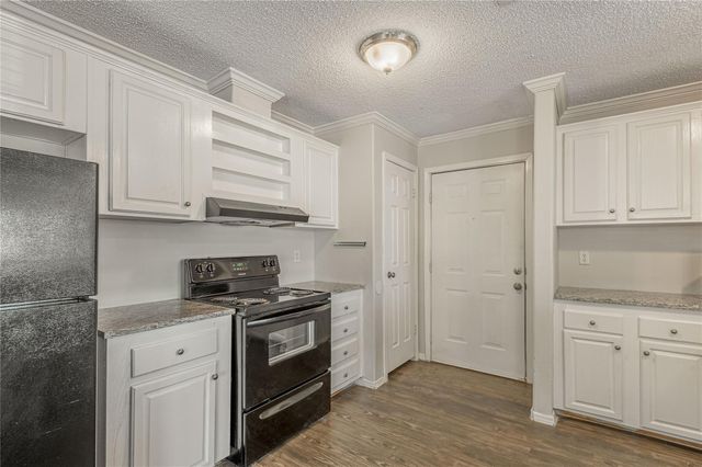 138 Varsity Drive, Huntsville, TX 77340