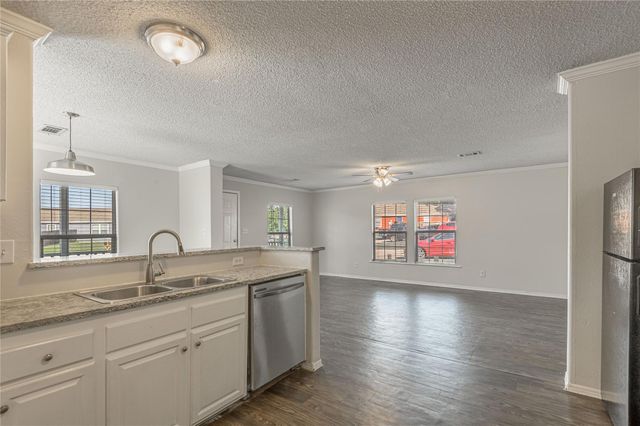 138 Varsity Drive, Huntsville, TX 77340