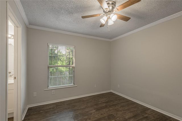 138 Varsity Drive, Huntsville, TX 77340