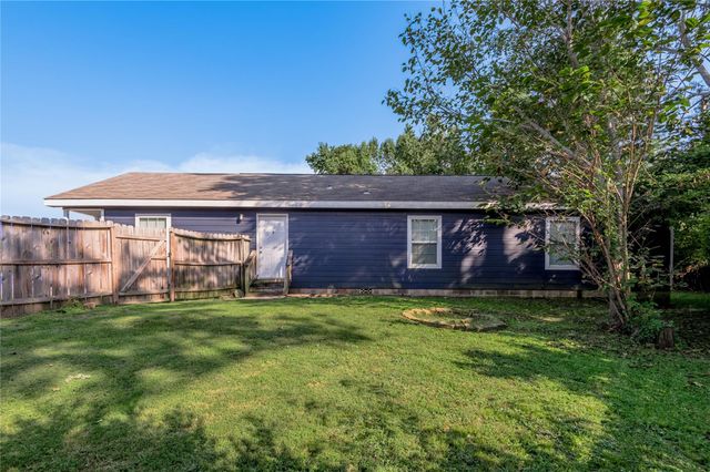 138 Varsity Drive, Huntsville, TX 77340